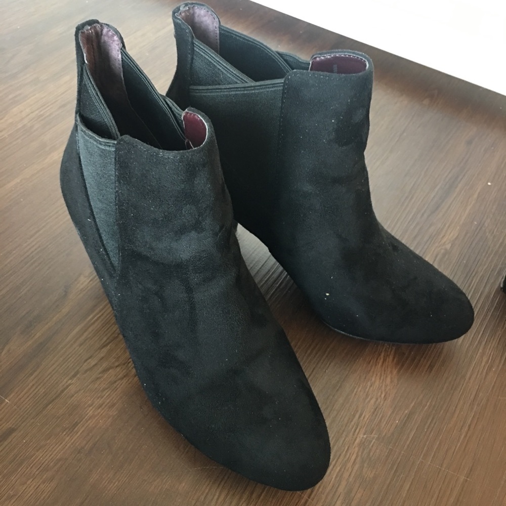 BLACK BCBG BOOTIES